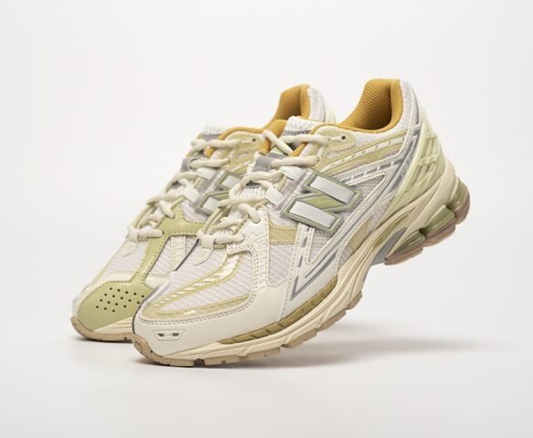 New Balance 1906U white