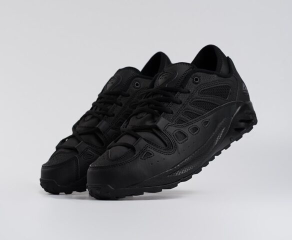 Nike ACG Air Exploraid all black